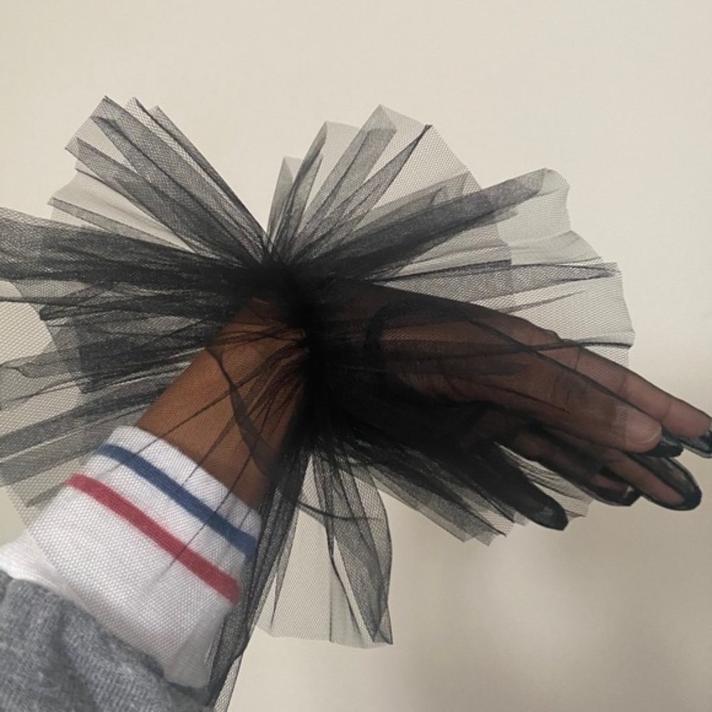 Ruffled Pretty Black Gloves OS